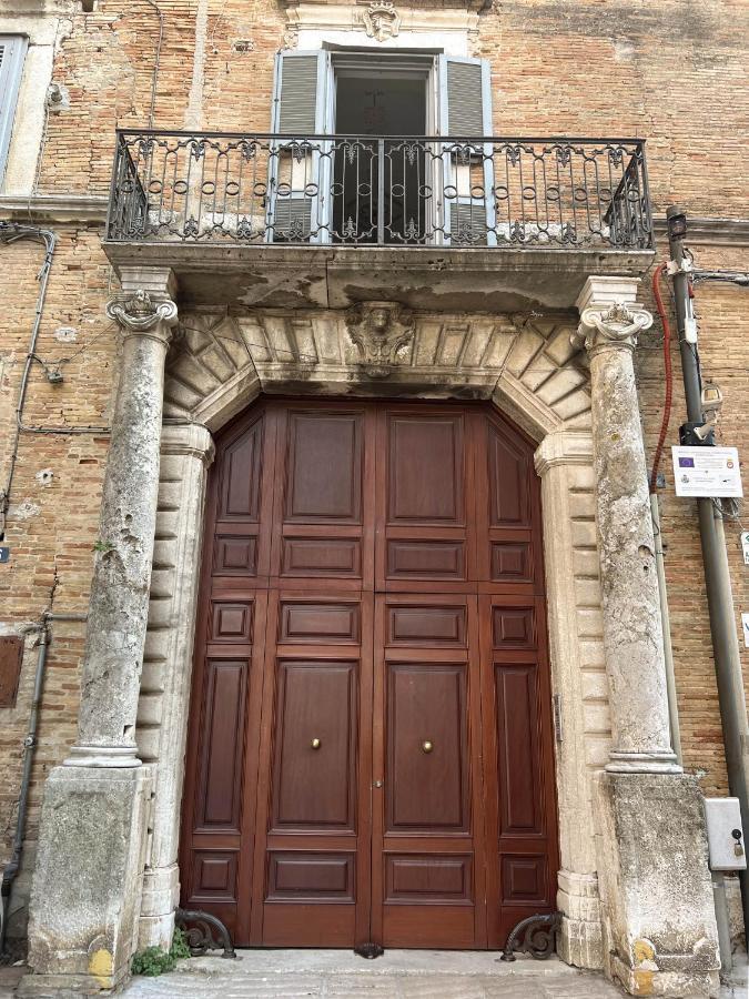 B&B Palazzo Lombardi Лучера Экстерьер фото